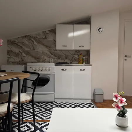 Star Apartment *